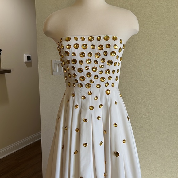 BCBG MaxAzaria Gown - Picture 2 of 10